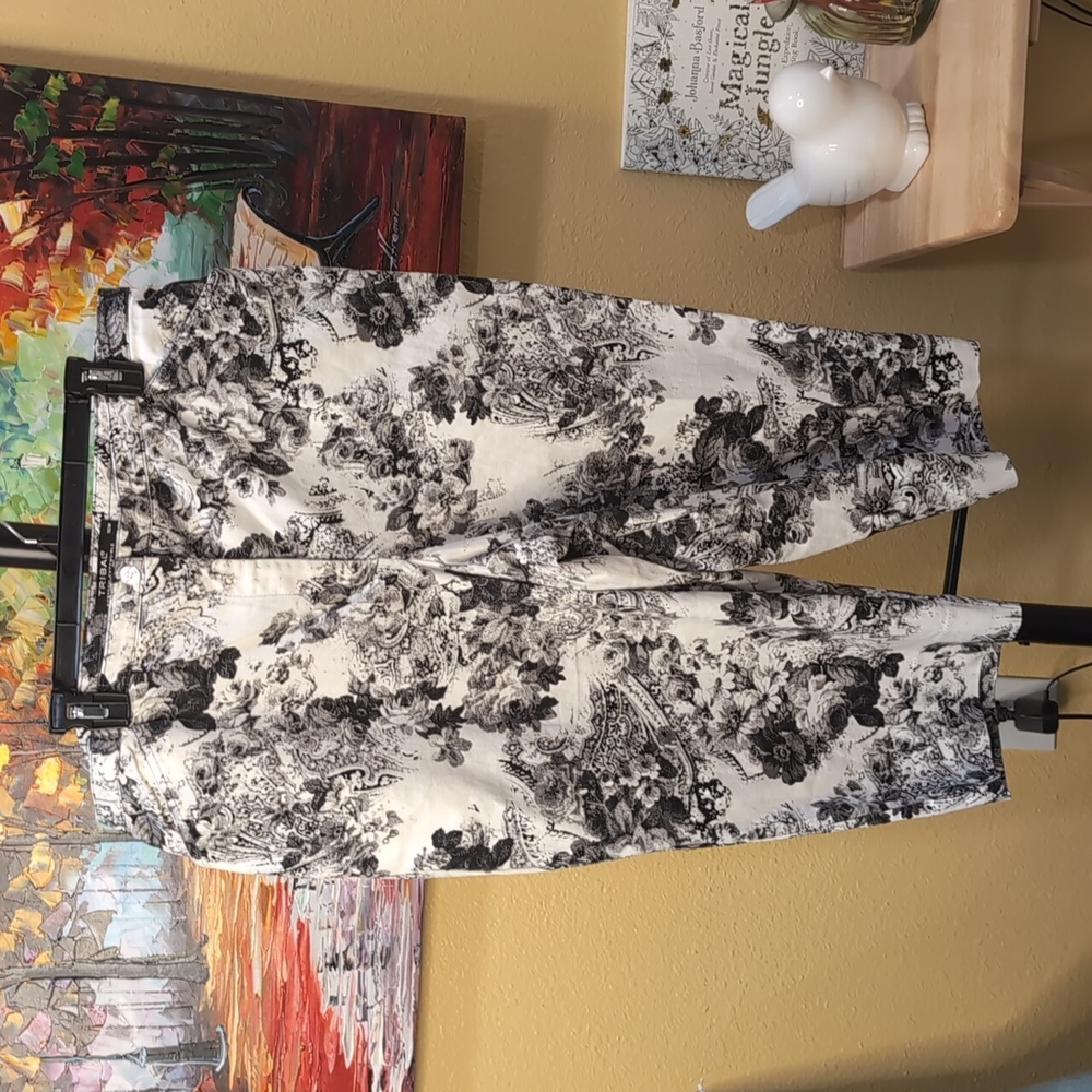 Tribal Black & White Floral Cropped Pants